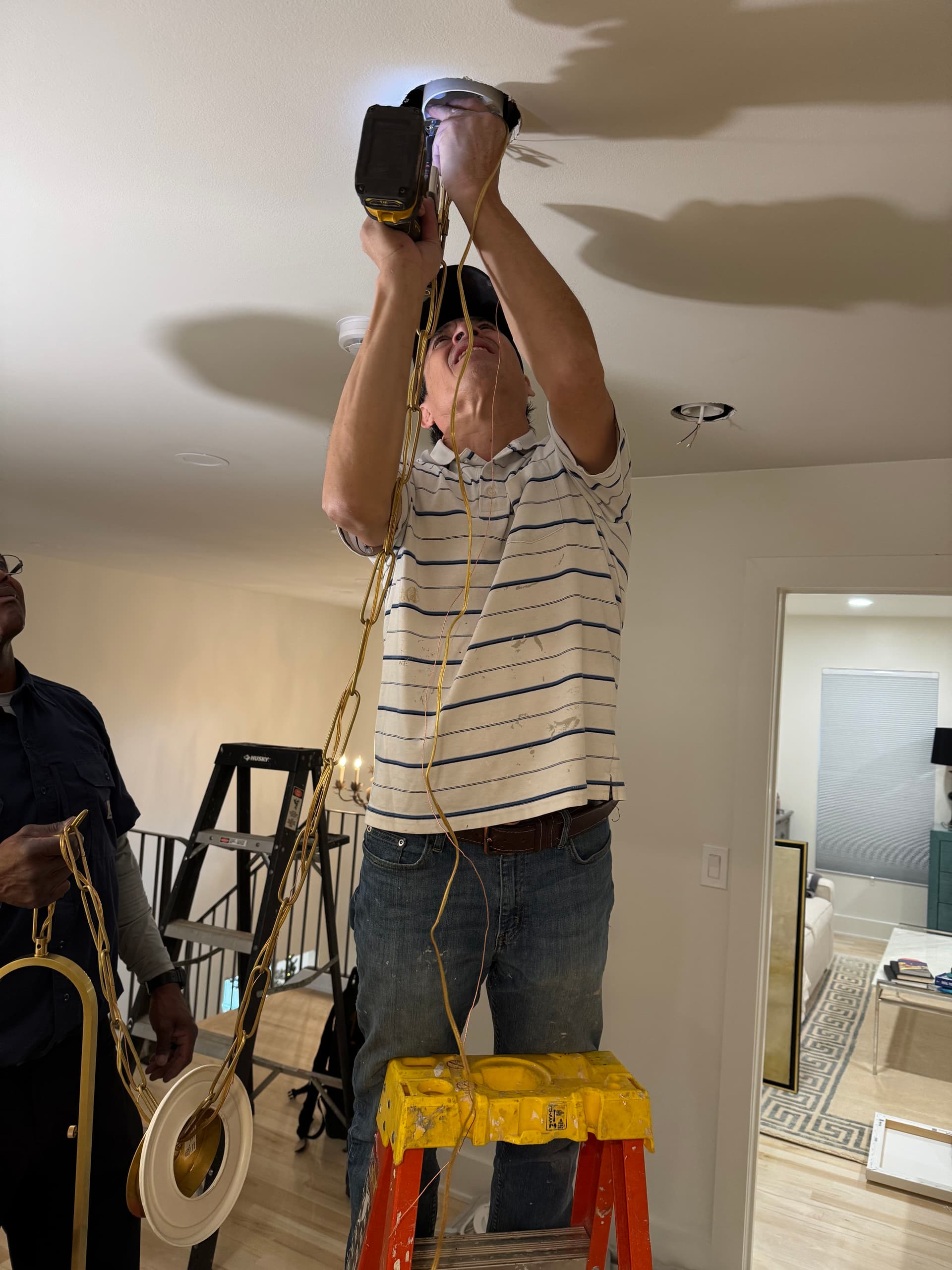 Gallery photos for Pendant Lighting Installation for a Stylish Home Touch: Image #1