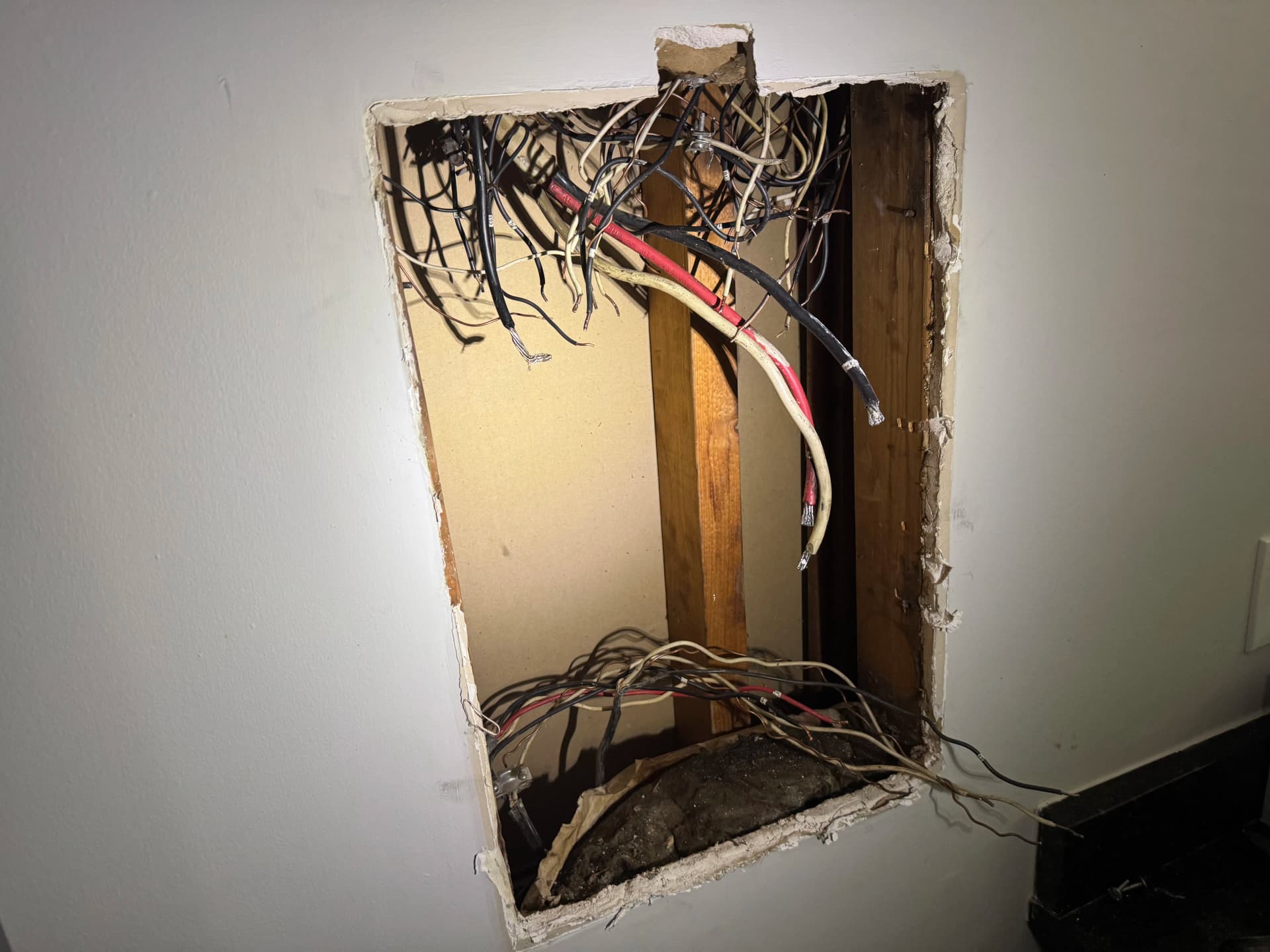 Gallery photos for Burned Electrical Panel Replacement at a Sandy Springs Townhouse: Image #3