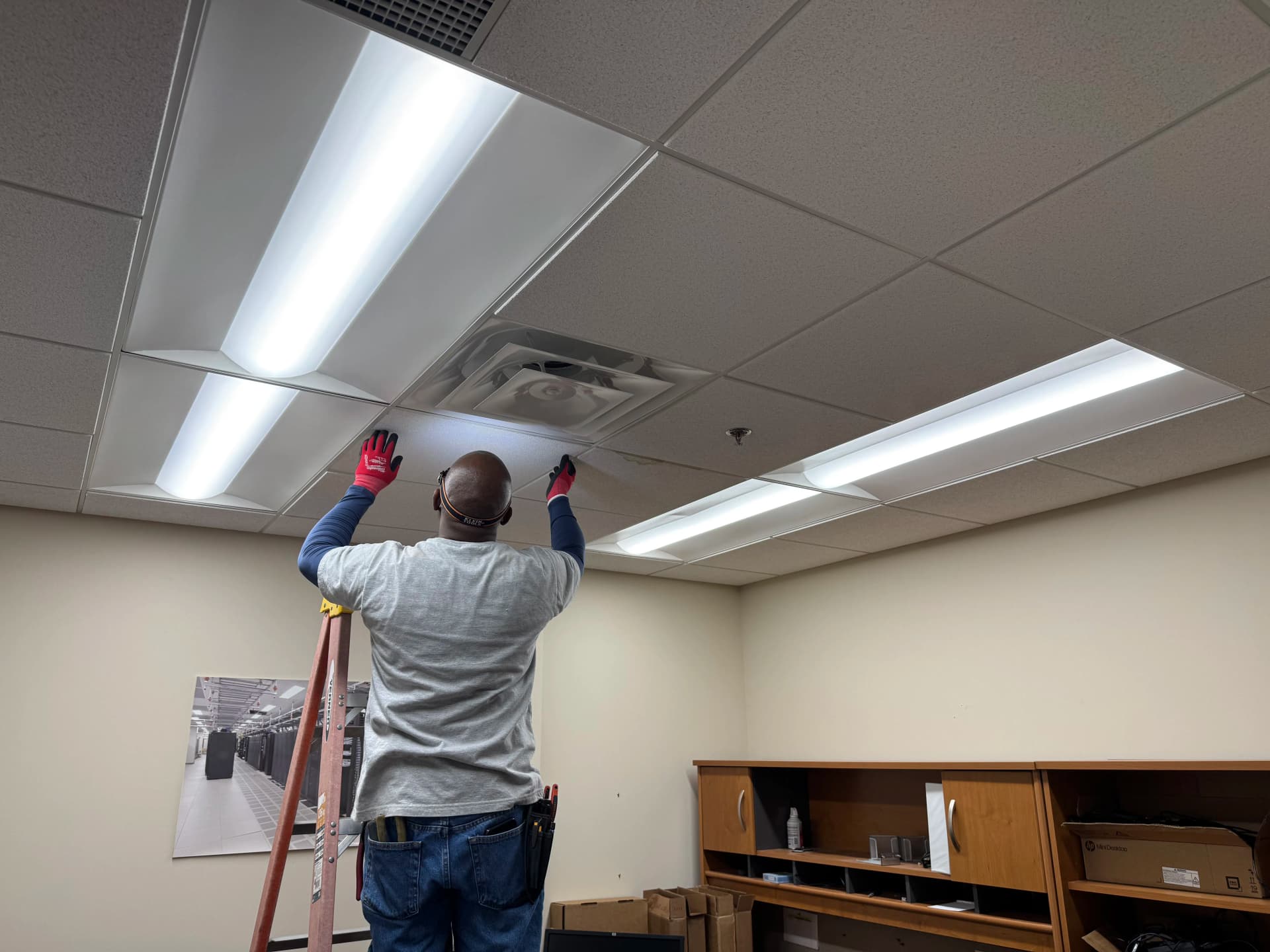 Gallery photos for 32 LED Fixtures Installed in Alpharetta Office Lighting Upgrade: Image #6